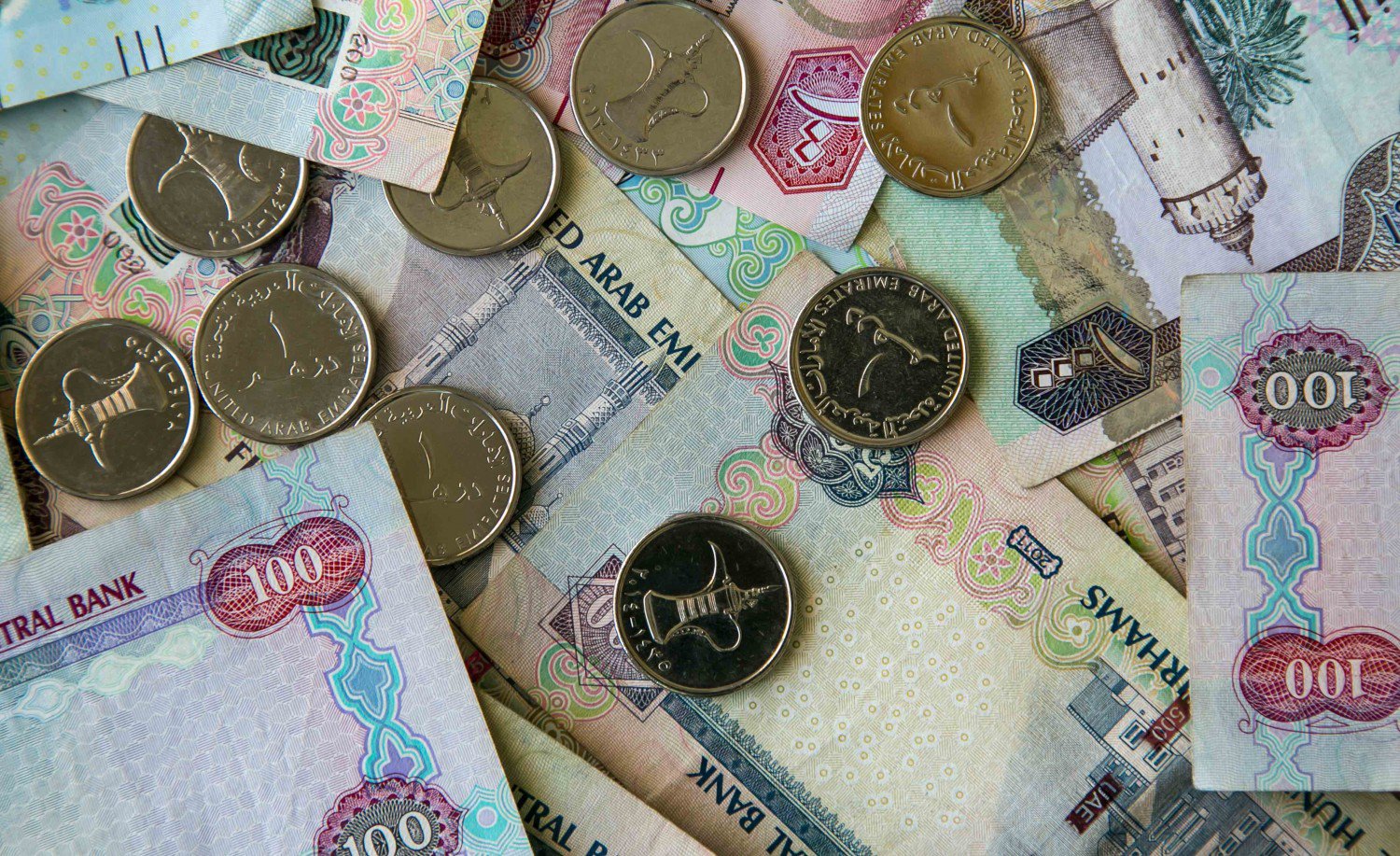 Дирхами к рублю. Валюта Объединенных арабских Эмиратов. Валюта дирхам ОАЭ. Деньги в Эмиратах. Деньги арабских Эмиратов.