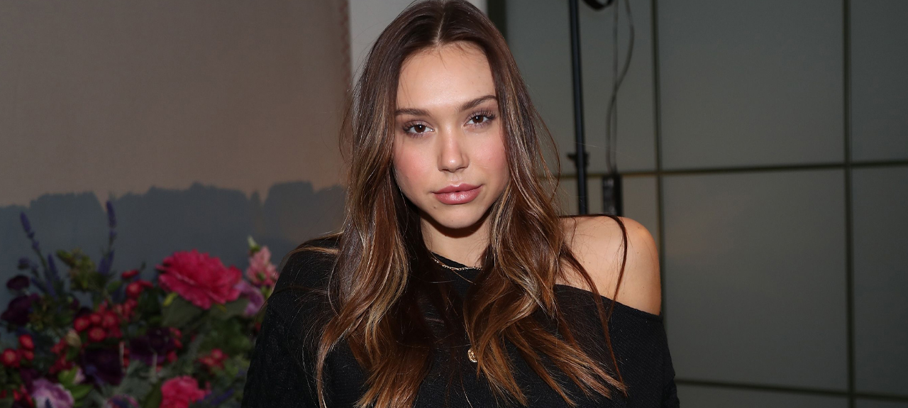 Socialite and Model Alexis Ren Doesn't Trust the Dollar Economy, Says Crypto Is a Viable Alternative